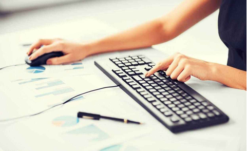 初創(chuàng)企業(yè)到選擇代理記賬好還是專職會(huì)計(jì)好？